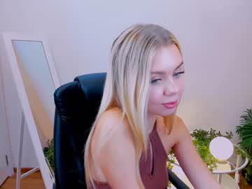 girl
        cassie_palmer cam image #2622464