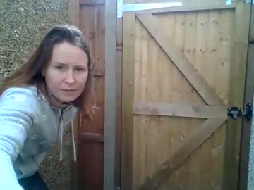 girl
        eatmypie69 cam image #2889263