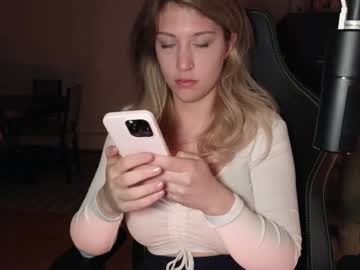 girl
        alexa_dream cam image #4279084