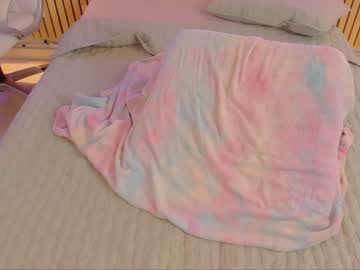 girl
        little_effy18 cam image #2893597