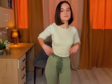 girl
        breeatherton cam image #4497934