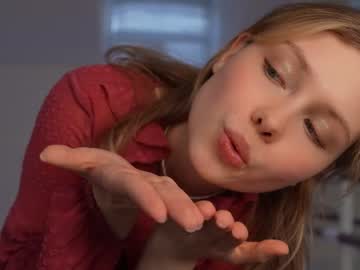girl
        april_blush cam image #3915979