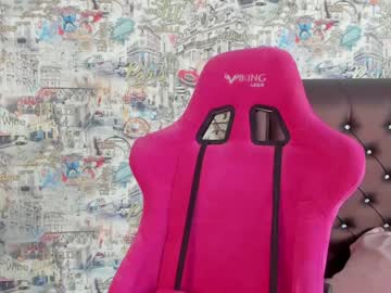 girl
        angelina_new cam image #1724677