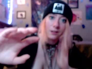 girl
        madisonravenwood cam image #1034097