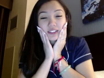 girl
        london_tipton cam image #2772534