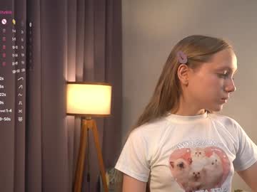 girl
        lyly_bambi cam image #5758750