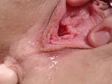 girl
        courtney_luv cam image #1252670