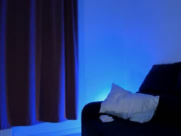 girl
        emilybatee cam image #1130742