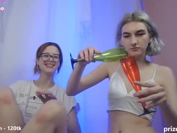 girl
        mia_cheers cam image #5813903