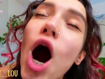 girl
        breeding_material cam image #5671372