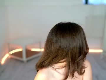 girl
        silent_chill cam image #4325572