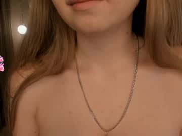 girl
        edaedmands cam image #6174489