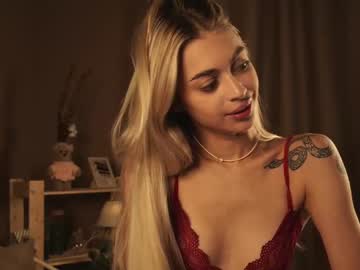girl
        arielreal cam image #2291840