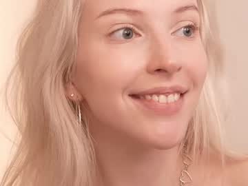 girl
        my_stella cam image #6755660