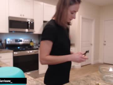 girl
        holihurricane cam image #854448