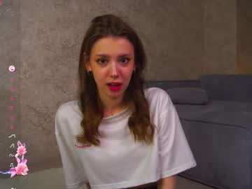 girl
        linnhaskell cam image #6726287