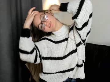 girl
        knock_knocks cam image #3456310