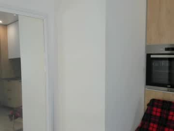 girl
        lynncodrington cam image #4597647