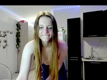 girl
        molly_kisskiss cam image #1950500