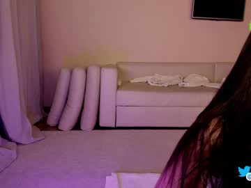 girl
        hollyextra cam image #3607276