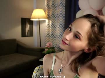 girl
        taitehambelton cam image #6975434