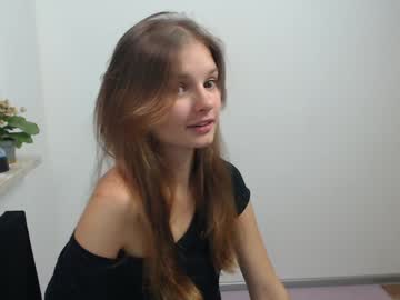 girl
        vivien_slender cam image #4447352