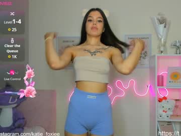 girl
        katiefoxie cam image #5128506