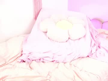 girl
        little_effy18_ cam image #5471448