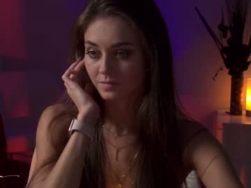girl
        lettymoa cam image #214753