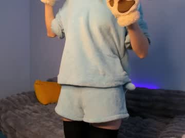 girl
        sheenaeastes cam image #4095168