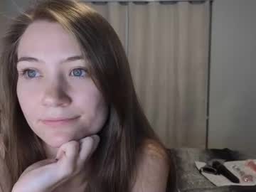 girl
        katynowhere cam image #4933791