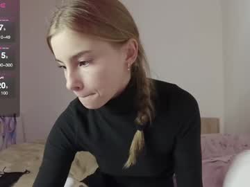 girl
        roxxxie_reid cam image #6254597