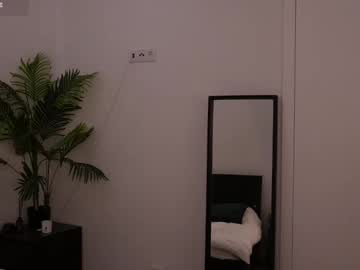 girl
        lilly_colins cam image #5958462