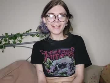 girl
        lizzyylovesick cam image #4550191