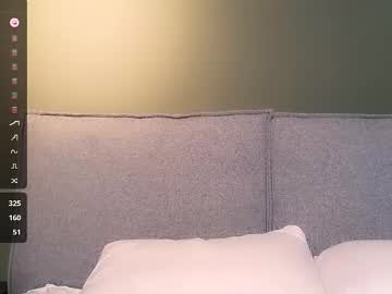 girl
        siberian_siren cam image #6621931