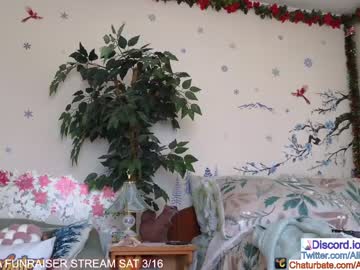 girl
        aliceriverscam cam image #3709366