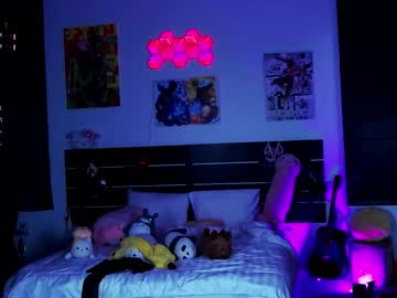 girl
        madnessalise cam image #2999790