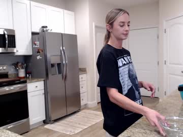 girl
        holihurricane cam image #5630395