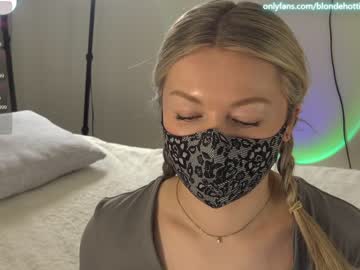 girl
        blondehottiek cam image #3700803
