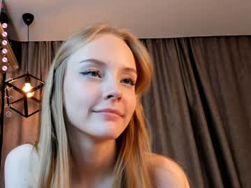 girl
        lolliis cam image #2604483