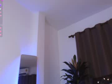 girl
        gia_sunny cam image #5302345