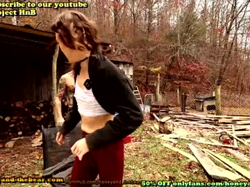 couple
        honeyand_thebear cam image #125421