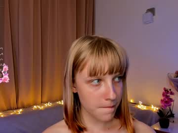 girl
        moiraashmore cam image #5564598