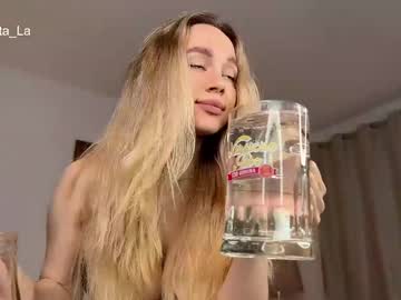 girl
        tatti_1 cam image #4631052