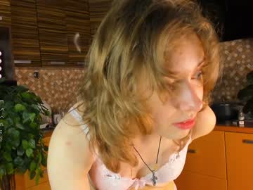 girl
        udelaborom cam image #3839954