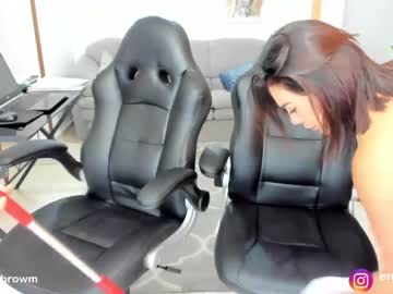 couple
        emillybrowm cam image #2459427