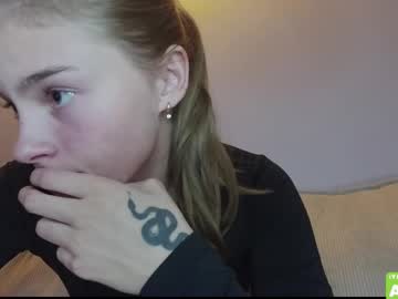 girl
        roxxxie_reid cam image #6763895