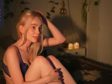 girl
        mother__of__dragons cam image #2739165