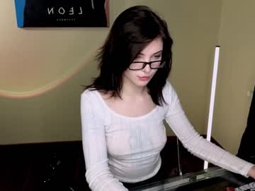 girl
        adelina____ cam image #3529467