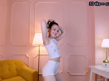 girl
        alice_tucci cam image #2143414